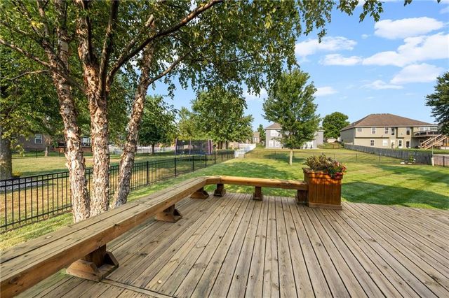 911 Chisam Road, Kearney, MO 64060