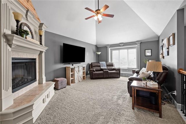 911 Chisam Road, Kearney, MO 64060