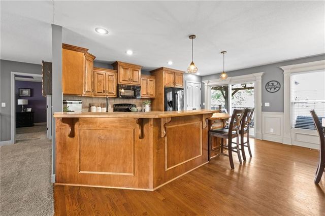 911 Chisam Road, Kearney, MO 64060