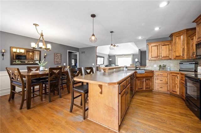 911 Chisam Road, Kearney, MO 64060