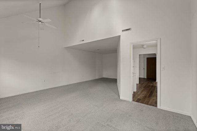 391 E JACKSON ST, New Holland, PA 17557