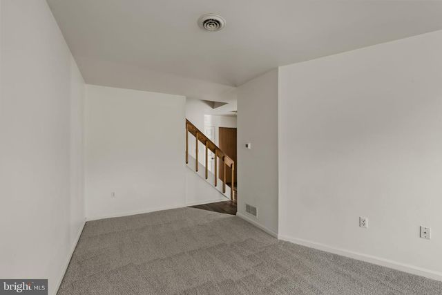 391 E JACKSON ST, New Holland, PA 17557