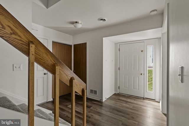 391 E JACKSON ST, New Holland, PA 17557