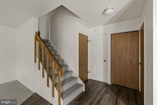 391 E JACKSON ST, New Holland, PA 17557