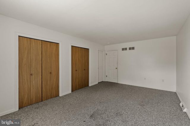 391 E JACKSON ST, New Holland, PA 17557