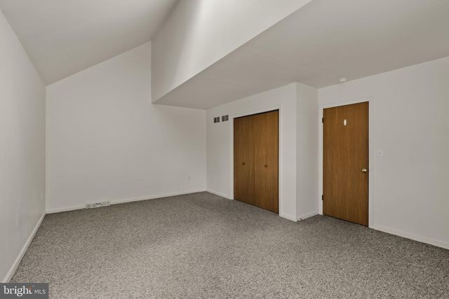 391 E JACKSON ST, New Holland, PA 17557