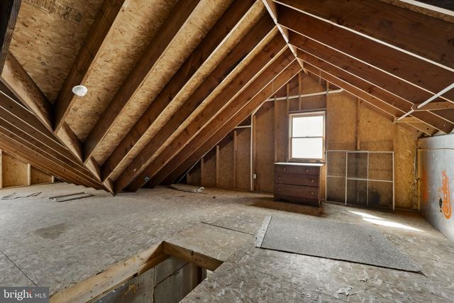 391 E JACKSON ST, New Holland, PA 17557