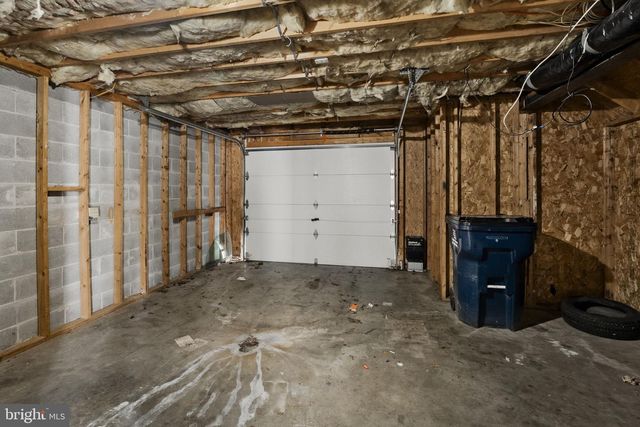 391 E JACKSON ST, New Holland, PA 17557