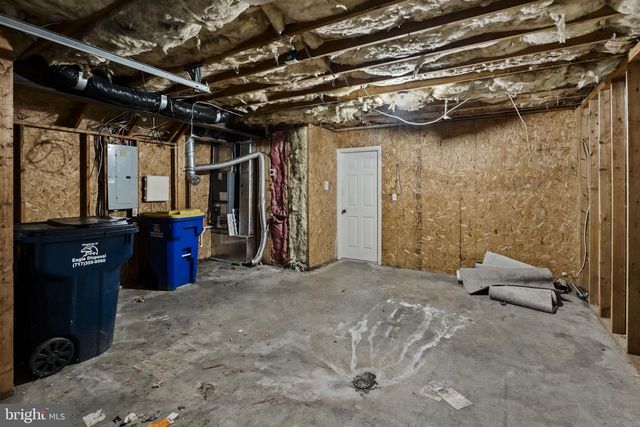 391 E JACKSON ST, New Holland, PA 17557