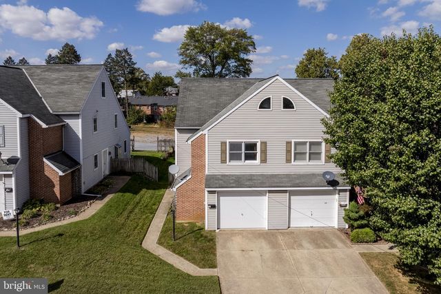 391 E JACKSON ST, New Holland, PA 17557