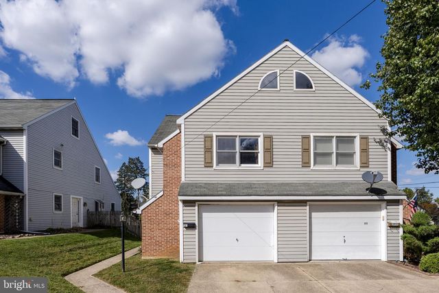 391 E JACKSON ST, New Holland, PA 17557