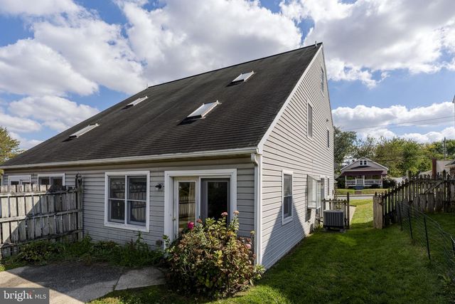 391 E JACKSON ST, New Holland, PA 17557