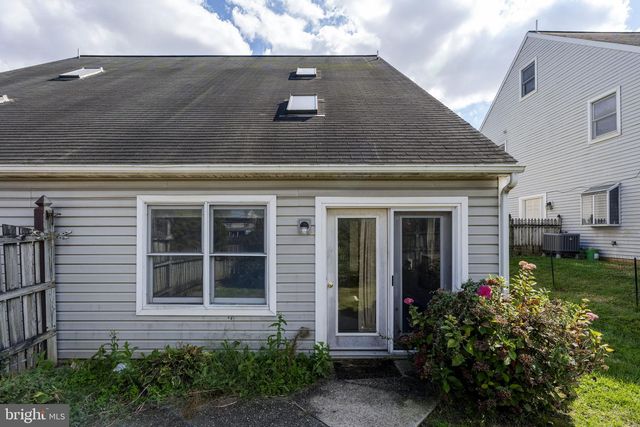 391 E JACKSON ST, New Holland, PA 17557