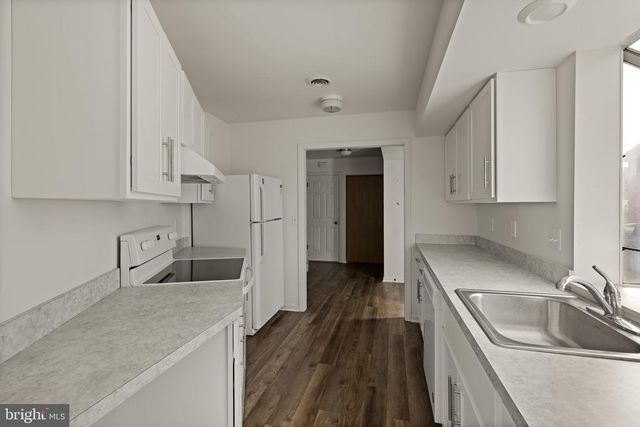 391 E JACKSON ST, New Holland, PA 17557