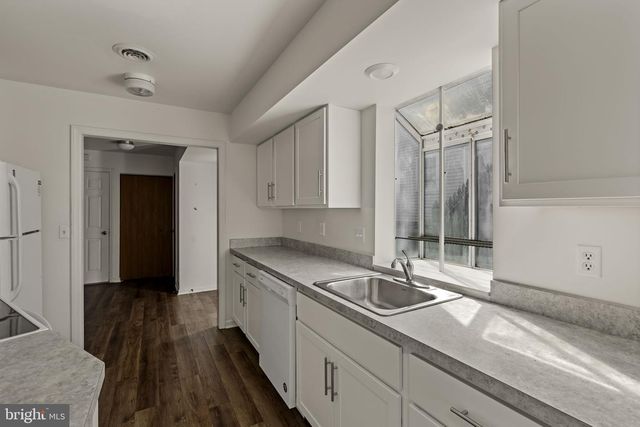 391 E JACKSON ST, New Holland, PA 17557