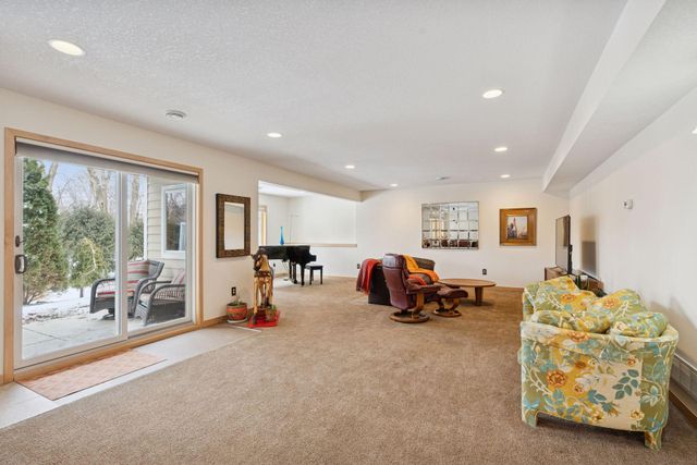 2215 Greenfield Drive E, Northfield, MN 55057