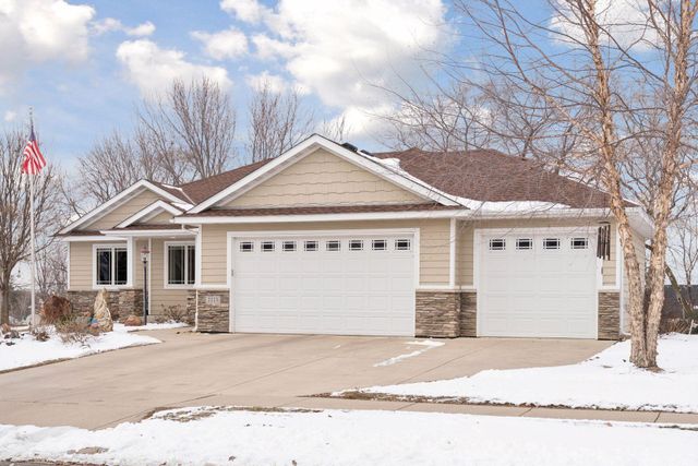 2215 Greenfield Drive E, Northfield, MN 55057