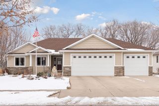 2215 Greenfield Drive E, Northfield, MN 55057