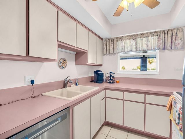 656 WINDRUSH BAY DRIVE 656, Tarpon Springs, FL 34689