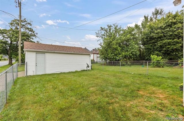 18512 Schaefer Highway, Detroit, MI 48235