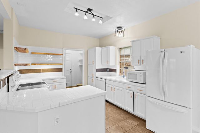 11105 Forest Breeze, Live Oak, TX 78233