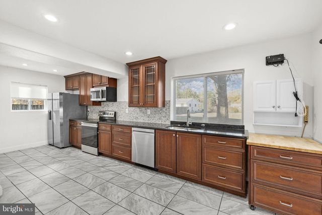 44 RAVENWOOD DR, Fredericksburg, VA 22406