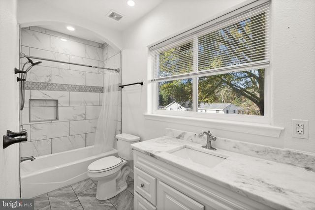 44 RAVENWOOD DR, Fredericksburg, VA 22406