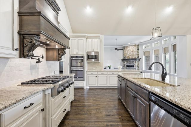 328 Sedona Falls Drive, Sunnyvale, TX 75182