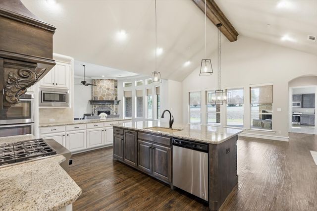 328 Sedona Falls Drive, Sunnyvale, TX 75182