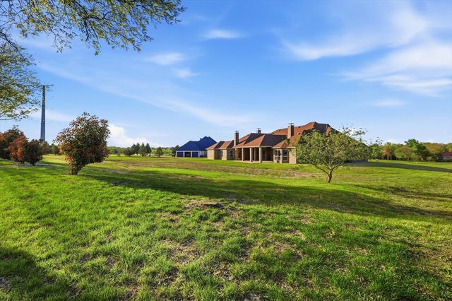 328 Sedona Falls Drive, Sunnyvale, TX 75182