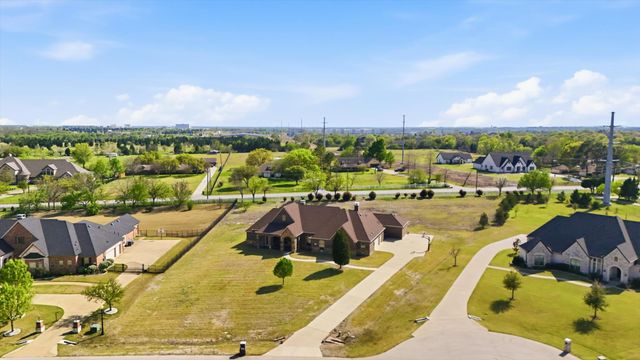 328 Sedona Falls Drive, Sunnyvale, TX 75182