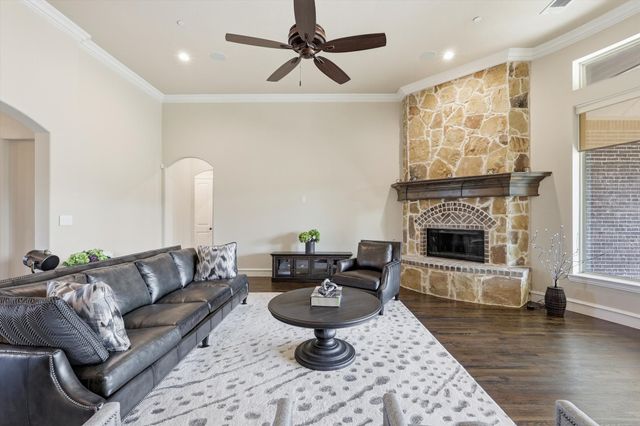 328 Sedona Falls Drive, Sunnyvale, TX 75182