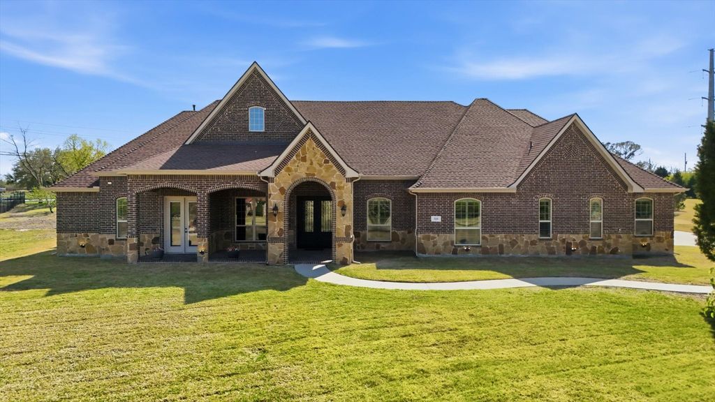 328 Sedona Falls Drive, Sunnyvale, TX 75182