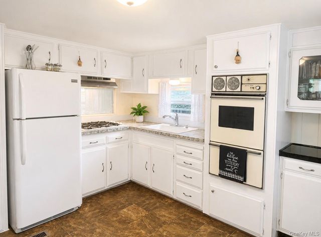 658-H8 Sound Avenue, Calverton, NY 11933