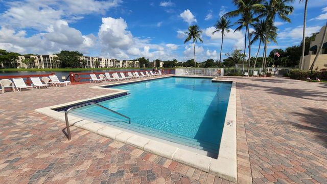 1502 Whitehall Drive 403, Davie, FL 33324