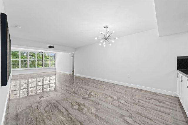 1502 Whitehall Drive 403, Davie, FL 33324