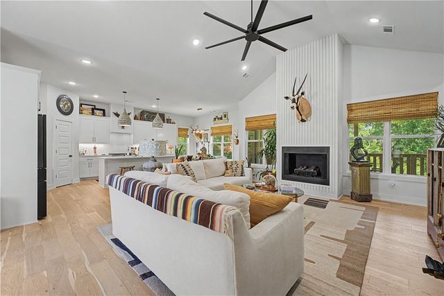 2055 Collins Drive, Pea Ridge, AR 72751
