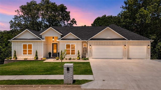 2055 Collins Drive, Pea Ridge, AR 72751