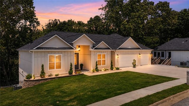 2055 Collins Drive, Pea Ridge, AR 72751