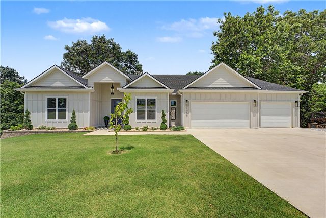 2055 Collins Drive, Pea Ridge, AR 72751