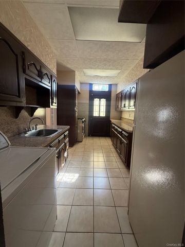 868 Morris Park Avenue, Bronx, NY 10462