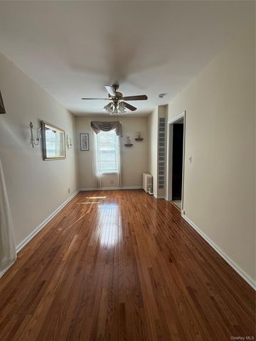 868 Morris Park Avenue, Bronx, NY 10462