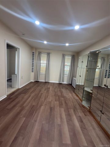 868 Morris Park Avenue, Bronx, NY 10462