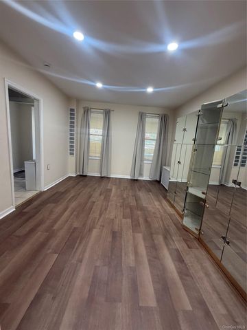 868 Morris Park Avenue, Bronx, NY 10462
