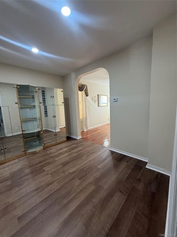 868 Morris Park Avenue, Bronx, NY 10462