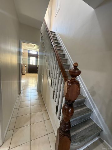 868 Morris Park Avenue, Bronx, NY 10462