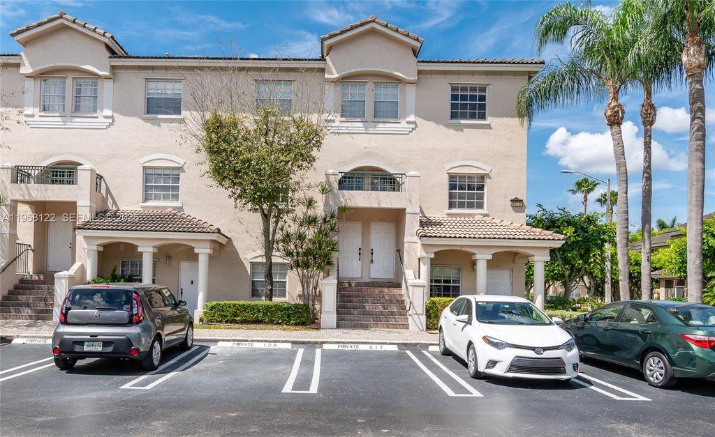 5610 NW 114th Pl 218, Doral, FL 33178