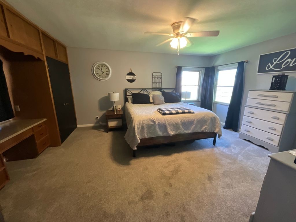 Image 13 of property listing at 1125 S Maple Street, Centralia, IL 62801