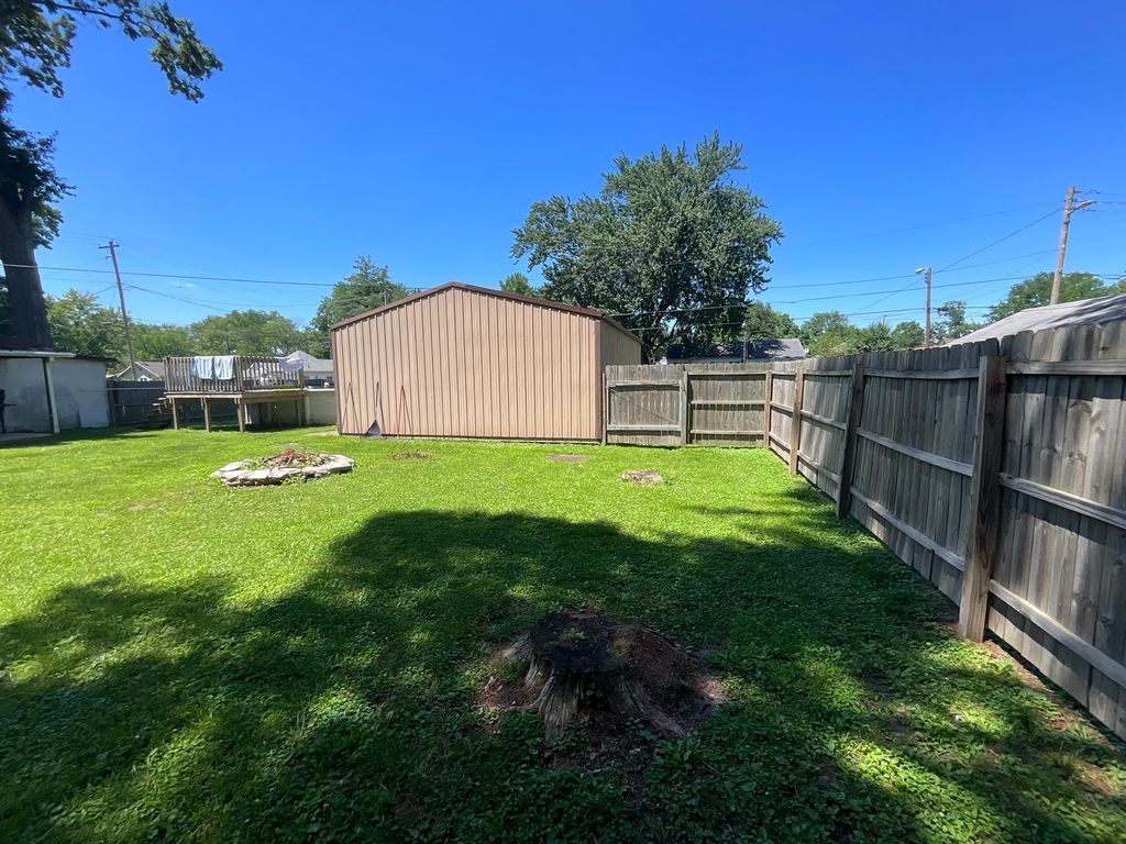 Image 16 of property listing at 1125 S Maple Street, Centralia, IL 62801
