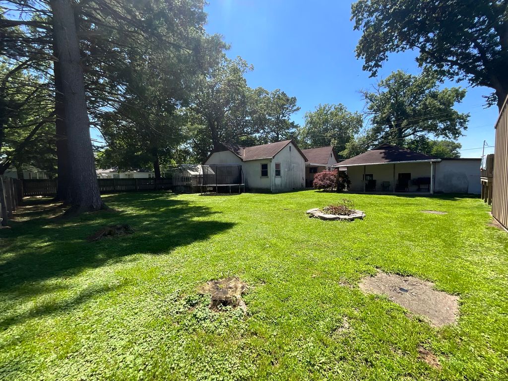 Image 19 of property listing at 1125 S Maple Street, Centralia, IL 62801
